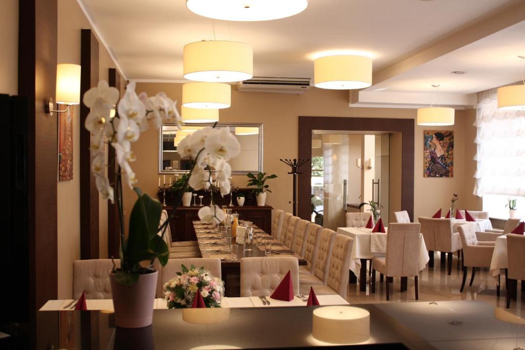 Hotel Piemont Pabianice Exterior photo