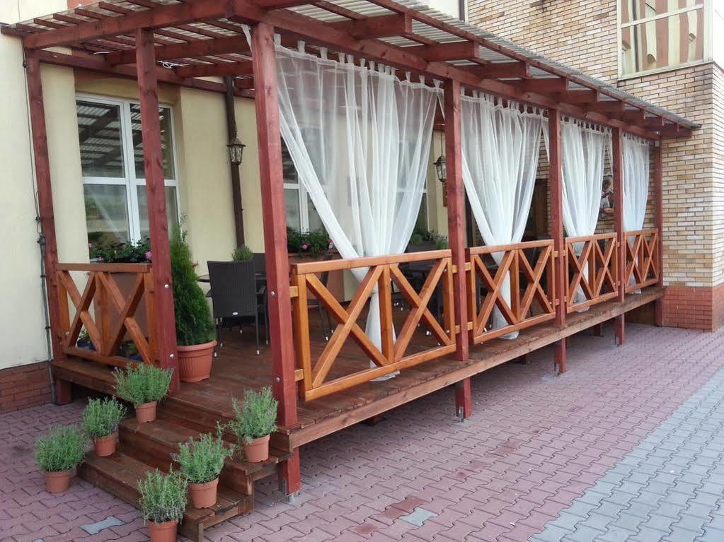 Hotel Piemont Pabianice Exterior photo